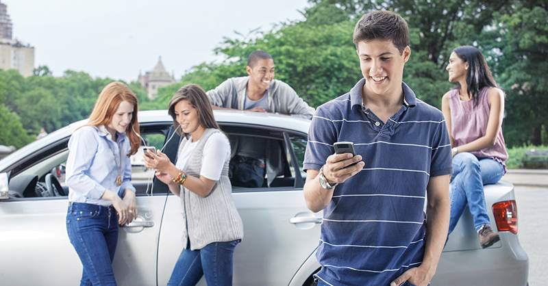 Helpful Ways to Talk to Your Teen About Distracted Driving